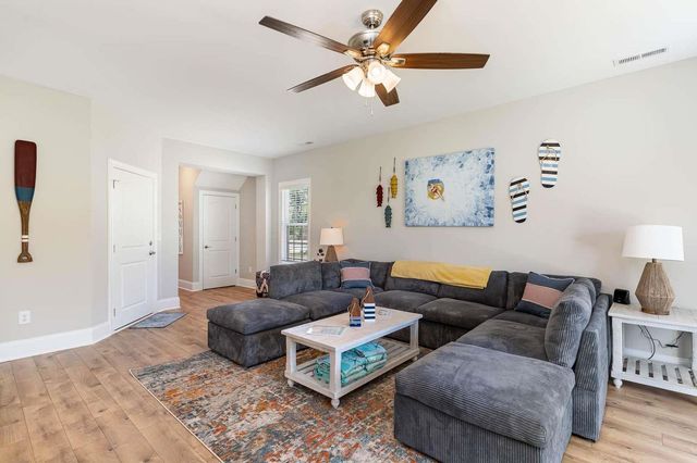 517 9th Ave. S, North Myrtle Beach, SC 29582