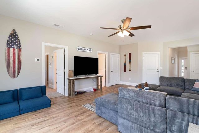 517 9th Ave. S, North Myrtle Beach, SC 29582