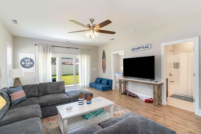 517 9th Ave. S, North Myrtle Beach, SC 29582