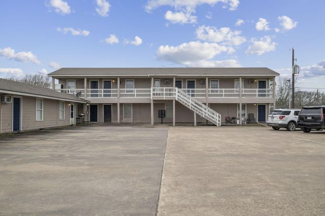 3527 Fm 523 Road, Oyster Creek, TX 77541