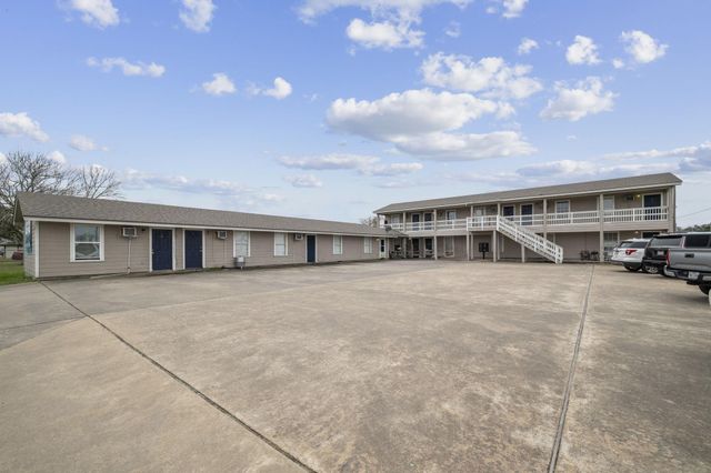 3527 Fm 523 Road, Oyster Creek, TX 77541