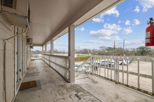 3527 Fm 523 Road, Oyster Creek, TX 77541