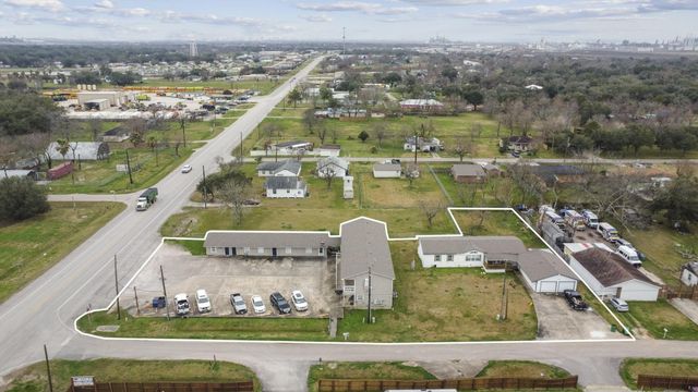 3527 Fm 523 Road, Oyster Creek, TX 77541