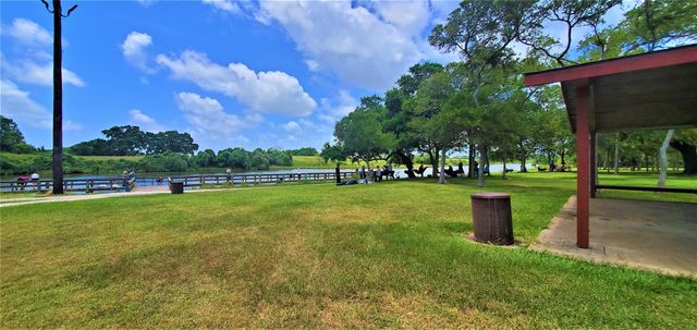 3527 Fm 523 Road, Oyster Creek, TX 77541