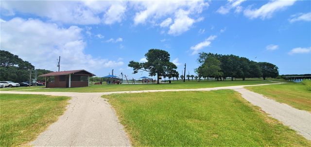 3527 Fm 523 Road, Oyster Creek, TX 77541