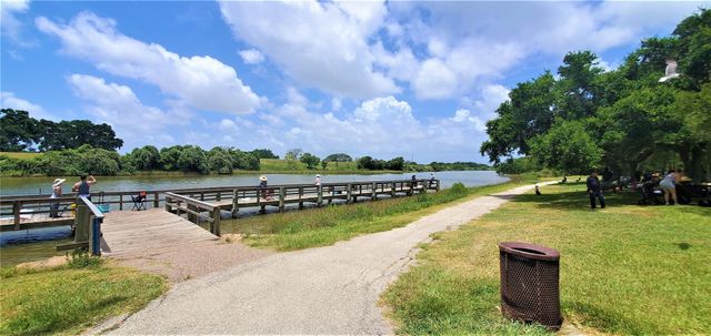 3527 Fm 523 Road, Oyster Creek, TX 77541