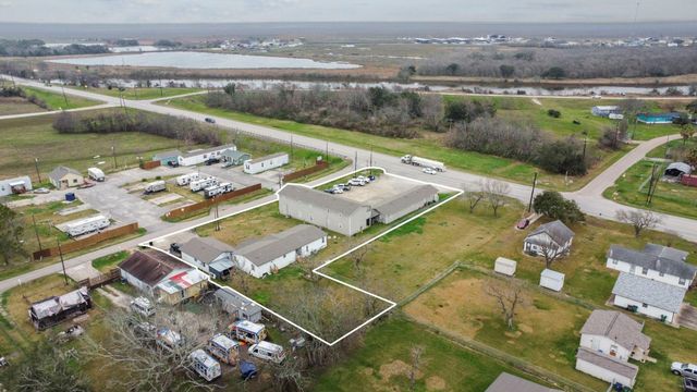 3527 Fm 523 Road, Oyster Creek, TX 77541