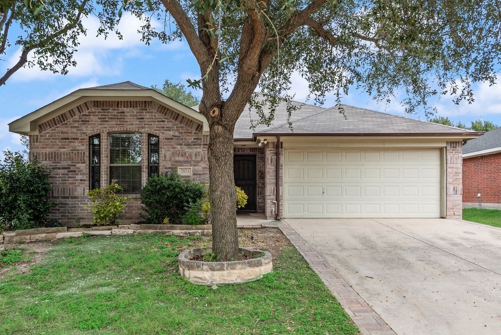 2833 Drycreek Lane, Dallas, TX 75237 — exterior