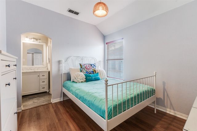 2402 Indian Trail, Rowlett, TX 75088