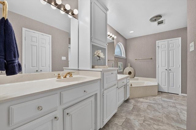 4305 Green Meadow Street E, Colleyville, TX 76034