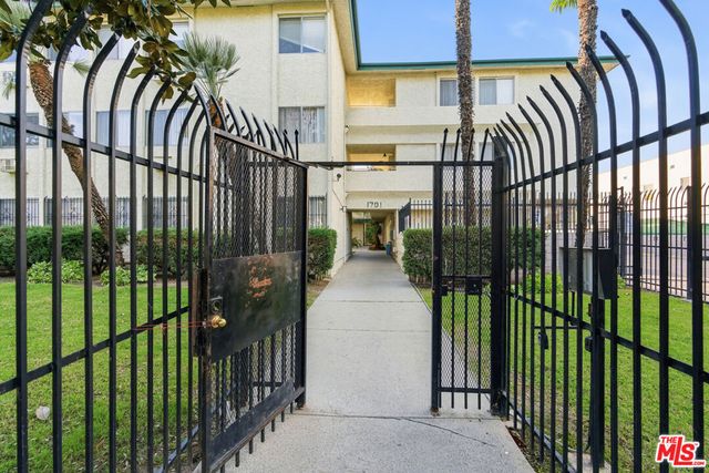 1701 Westmoreland Boulevard 18, Los Angeles, CA 90006