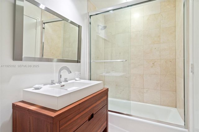 808 Brickell Key Dr 3304, Miami, FL 33131