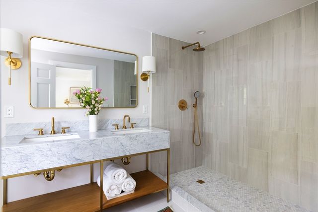 209 Bristol Rd, Wellesley, MA 02481