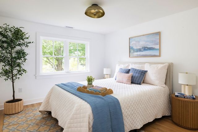 209 Bristol Rd, Wellesley, MA 02481