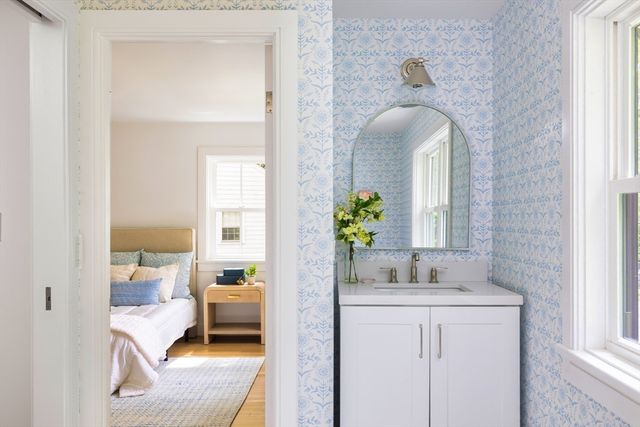 209 Bristol Rd, Wellesley, MA 02481