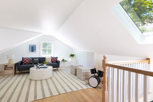 209 Bristol Rd, Wellesley, MA 02481