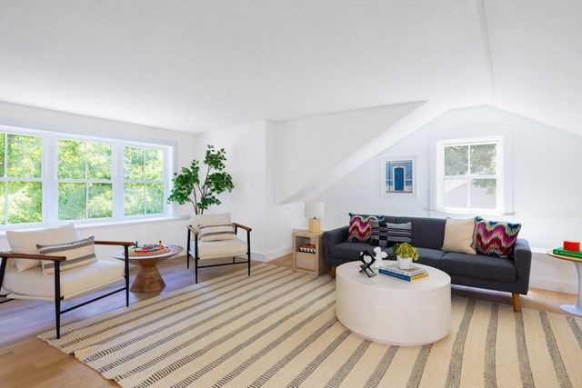 209 Bristol Rd, Wellesley, MA 02481