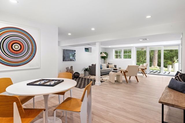 209 Bristol Rd, Wellesley, MA 02481