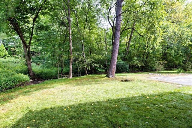 209 Bristol Rd, Wellesley, MA 02481