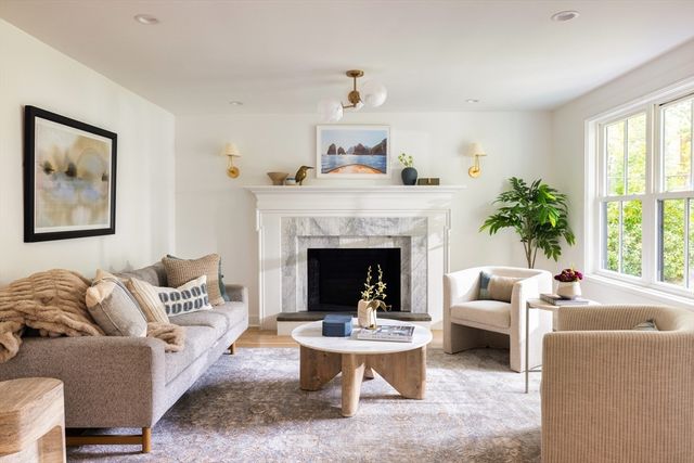 209 Bristol Rd, Wellesley, MA 02481