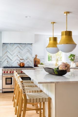 209 Bristol Rd, Wellesley, MA 02481