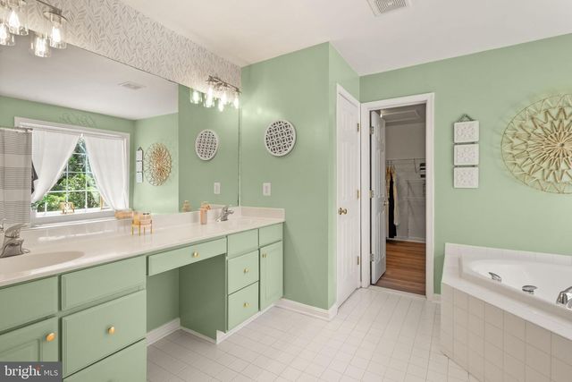 6050 SMOOTH STONE PL, Haymarket, VA 20169