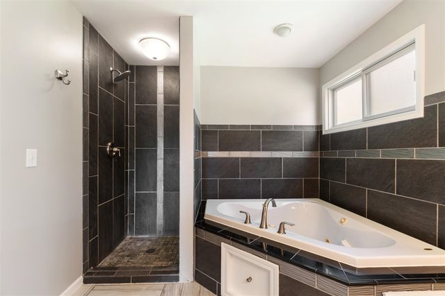 125 W Princess Drive, Brooklyn, MI 49230