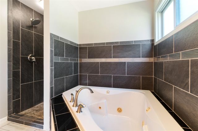 125 W Princess Drive, Brooklyn, MI 49230