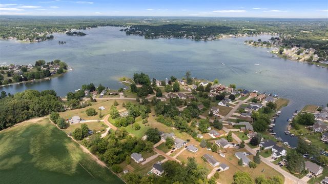 125 W Princess Drive, Brooklyn, MI 49230