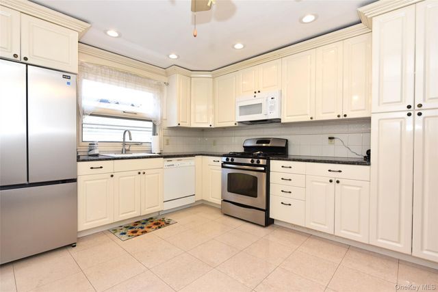 70 Grantwood Avenue, Staten Island, NY 10312