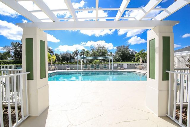 2438 MAGNOLIA CIRCLE, North Port, FL 34289