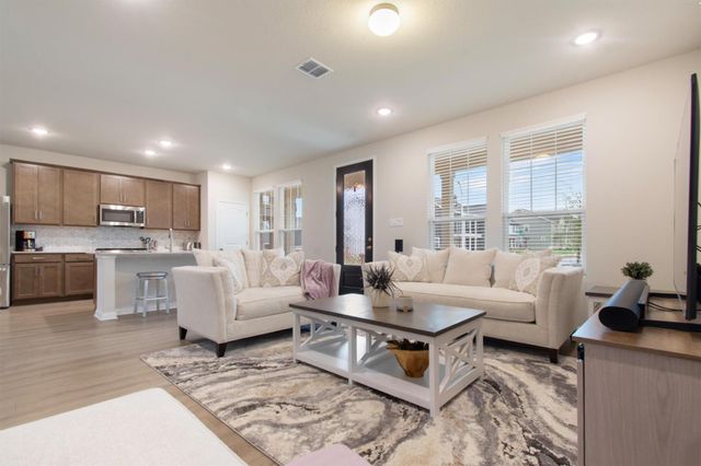 124 Barret DR, Liberty Hill, TX 78642