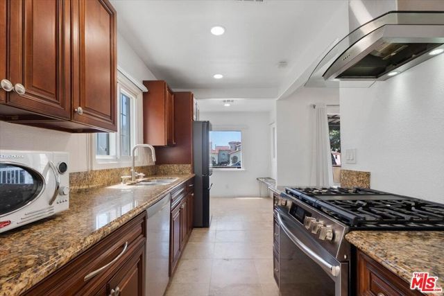 2137 W 84th Place, Los Angeles, CA 90047