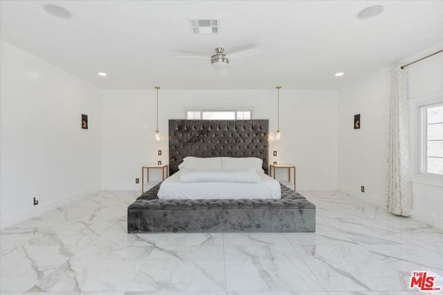 2137 W 84th Place, Los Angeles, CA 90047