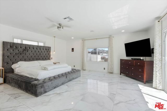 2137 W 84th Place, Los Angeles, CA 90047