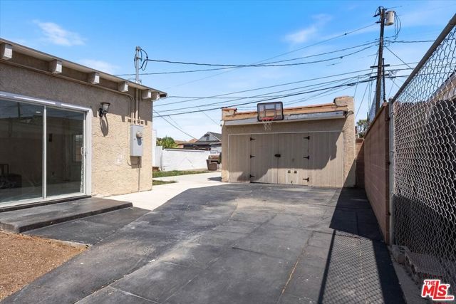 2137 W 84th Place, Los Angeles, CA 90047