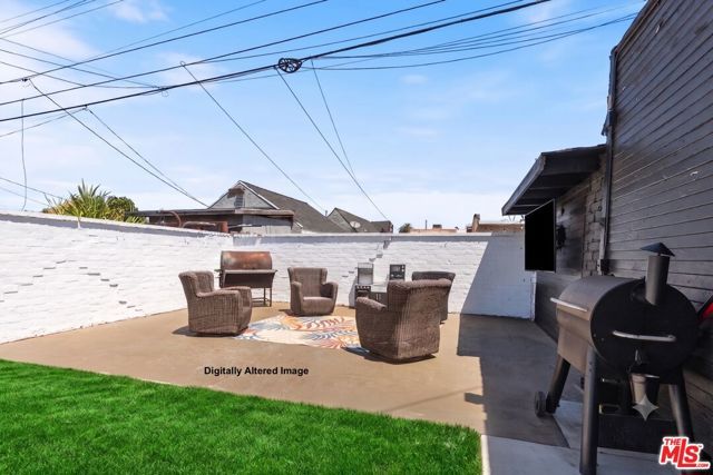 2137 W 84th Place, Los Angeles, CA 90047