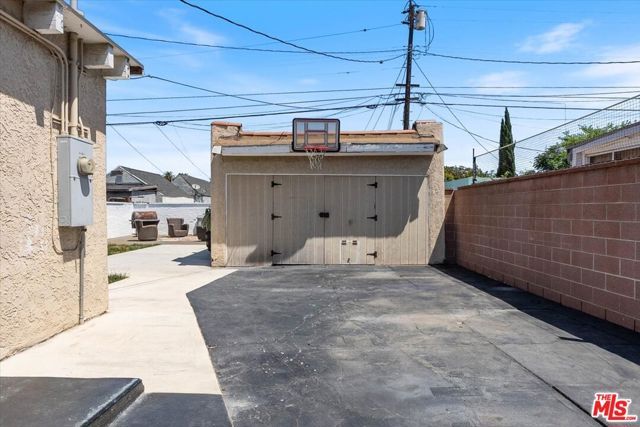 2137 W 84th Place, Los Angeles, CA 90047