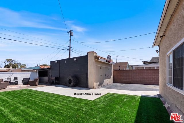 2137 W 84th Place, Los Angeles, CA 90047