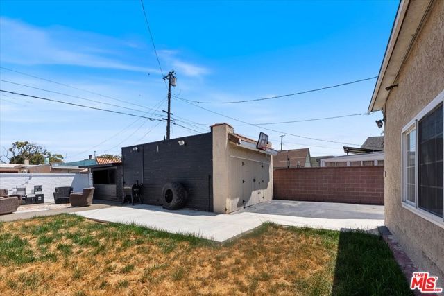 2137 W 84th Place, Los Angeles, CA 90047