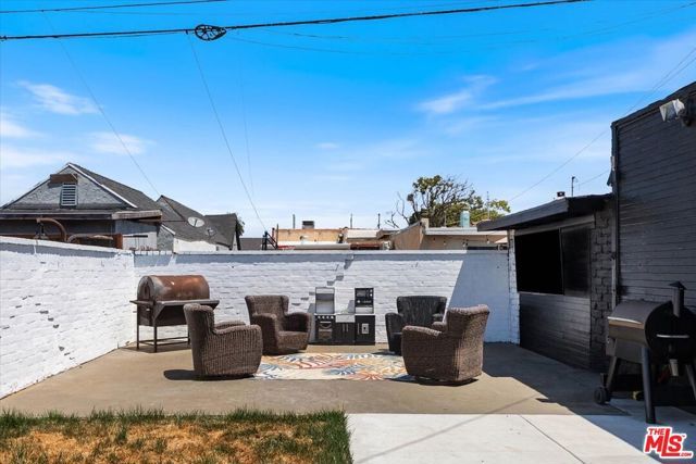 2137 W 84th Place, Los Angeles, CA 90047