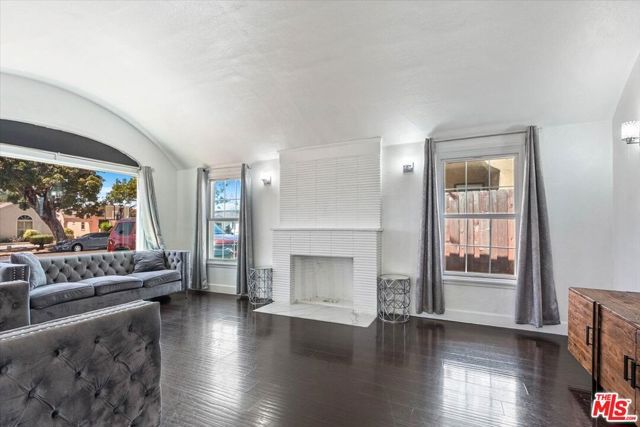 2137 W 84th Place, Los Angeles, CA 90047