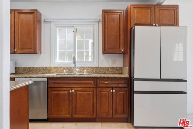 2137 W 84th Place, Los Angeles, CA 90047