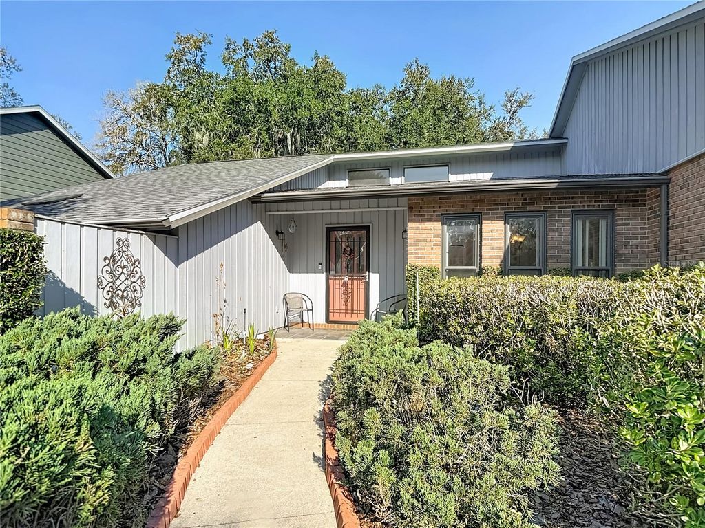 Image 6 of property listing at 34481 CEDARFIELD DRIVE, Dade City, FL 33523