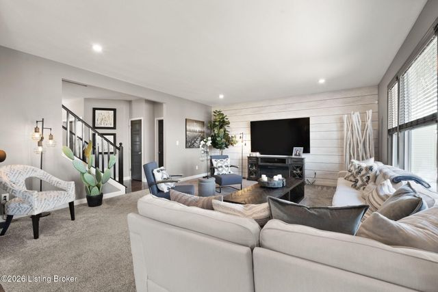 227 Summers Cabin Ln, Shepherdsville, KY 40165