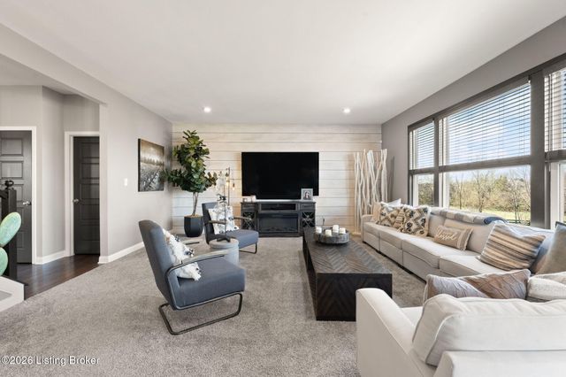 227 Summers Cabin Ln, Shepherdsville, KY 40165