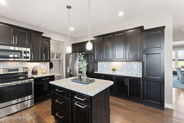 227 Summers Cabin Ln, Shepherdsville, KY 40165