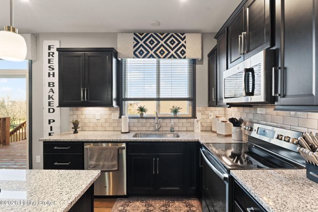 227 Summers Cabin Ln, Shepherdsville, KY 40165