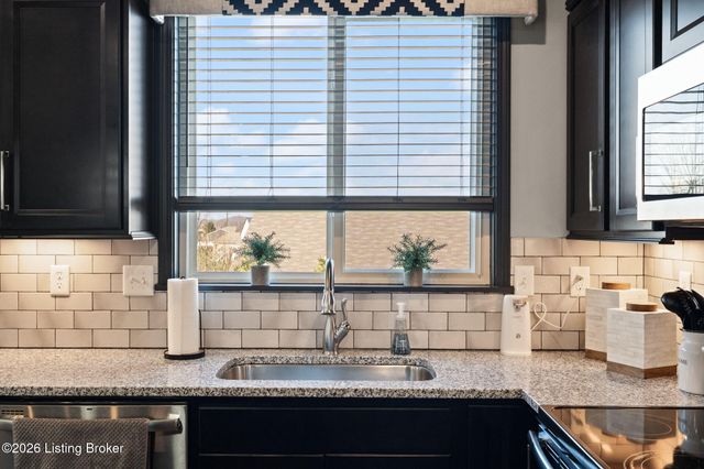 227 Summers Cabin Ln, Shepherdsville, KY 40165