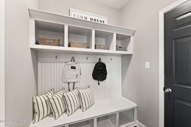 227 Summers Cabin Ln, Shepherdsville, KY 40165